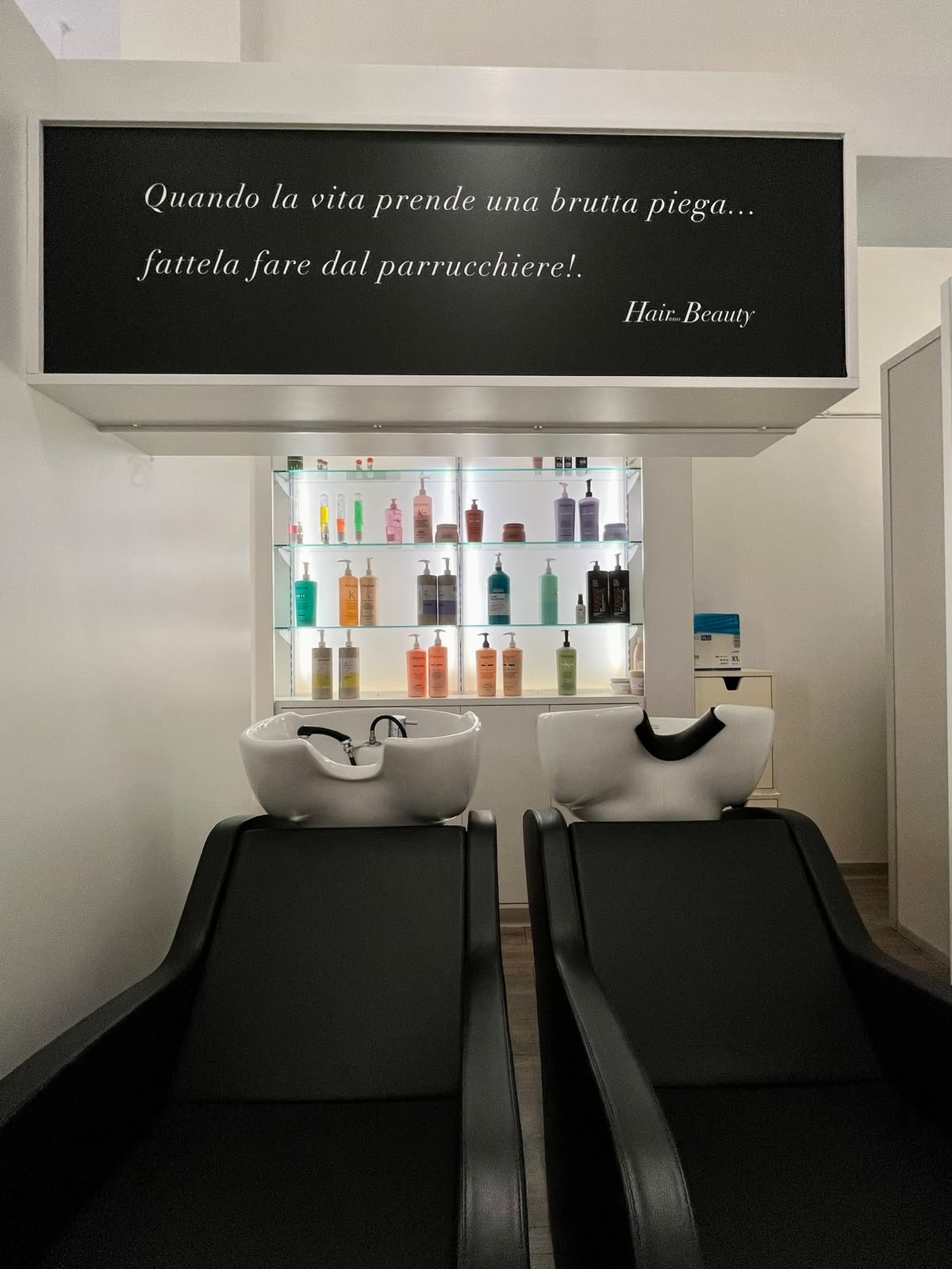Zona lavaggio con prodotti professionali