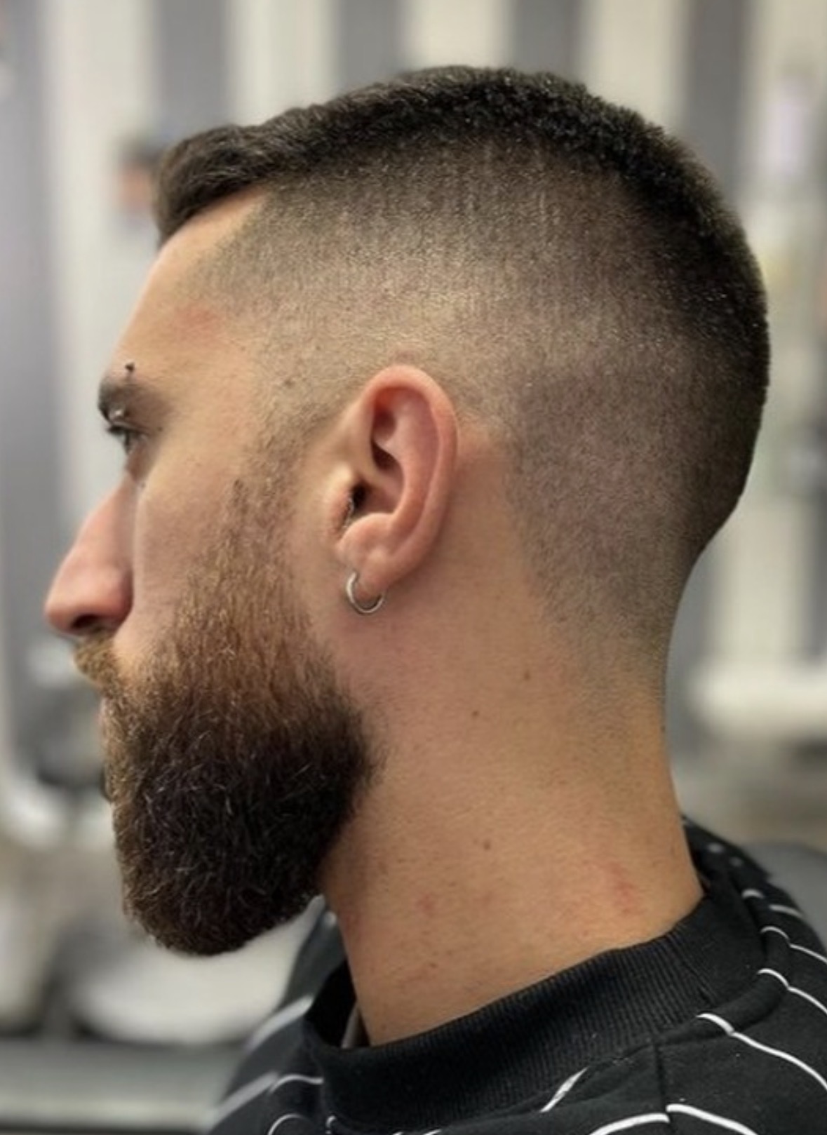 Dettaglio della sfumatura laterale e della barba rifinita